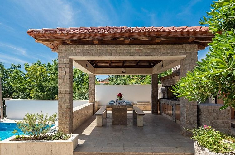 Vakantiehuis Rustikale Ferienvilla Pomalo