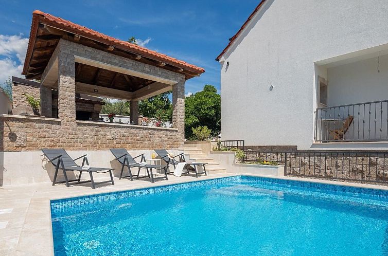 Vakantiehuis Rustikale Ferienvilla Pomalo