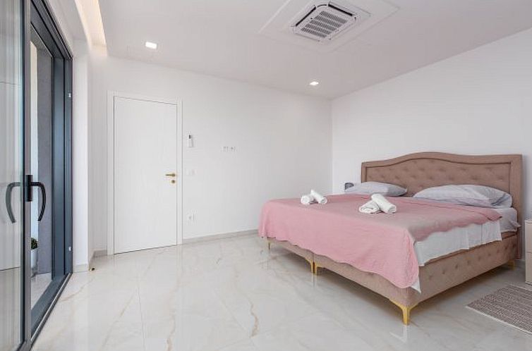 Vakantiehuis Seaview Villa A`More with heated pool