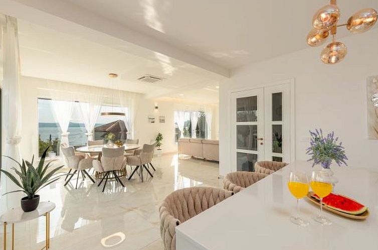 Vakantiehuis Seaview Villa A`More with heated pool