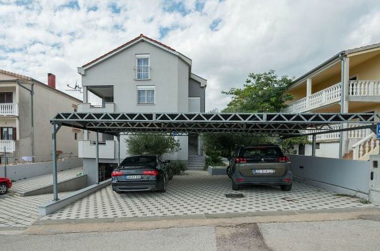 Vakantiehuis Holiday home Viktoria with pool