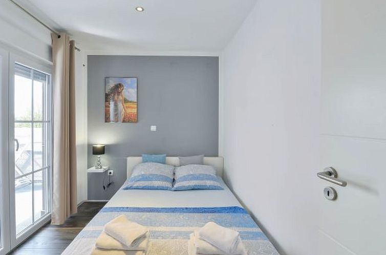 Vakantiehuis Holiday home Viktoria with pool