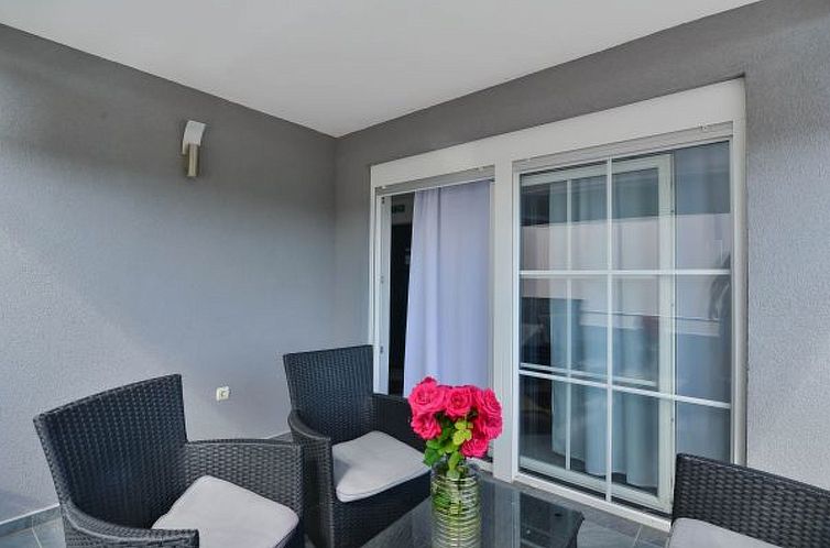 Vakantiehuis Holiday home Viktoria with pool