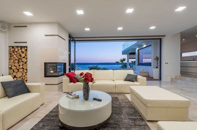 Vakantiehuis Luxury Villa Michele with infinity pool
