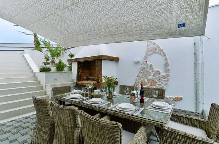 Vakantiehuis Luxury Villa Michele with infinity pool