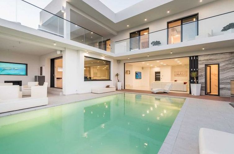 Vakantiehuis Luxury Villa Michele with infinity pool