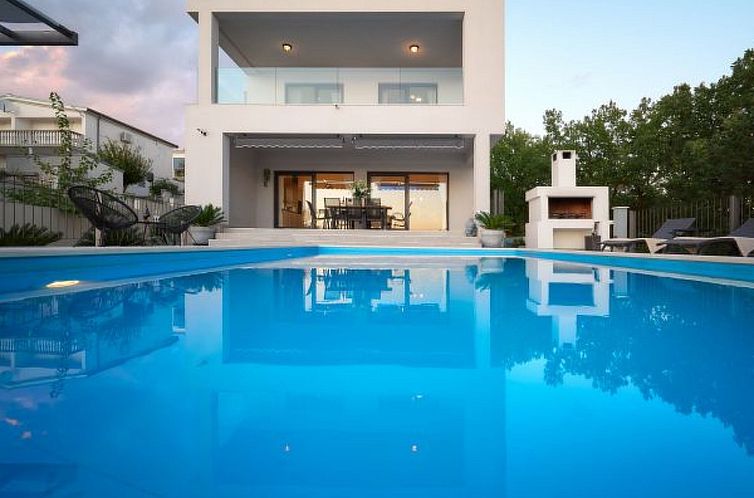 Vakantiehuis Beautiful Villa Katharina with pool
