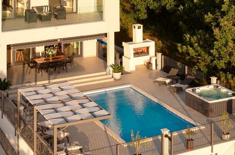 Vakantiehuis Beautiful Villa Katharina with pool