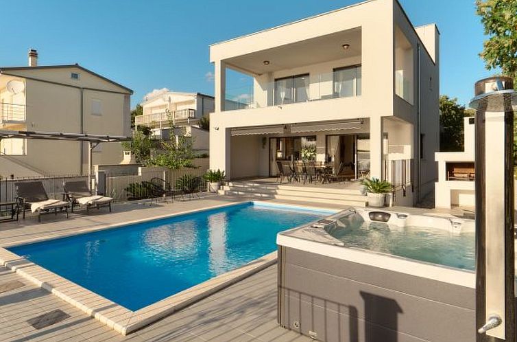 Vakantiehuis Beautiful Villa Katharina with pool
