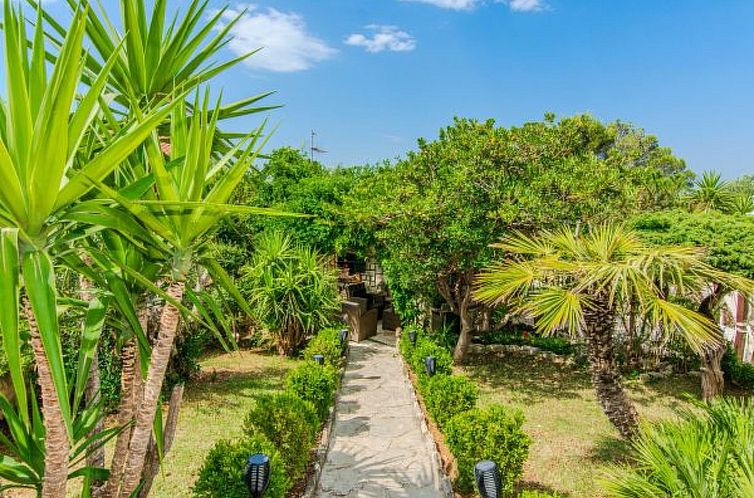 Vakantiehuis Rustical Villa VERDE with pool