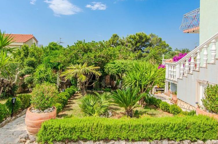 Vakantiehuis Rustical Villa VERDE with pool