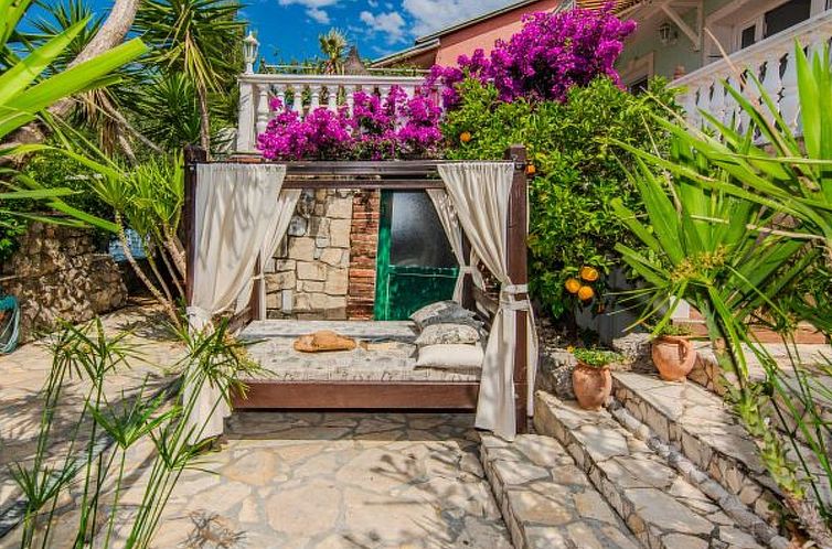 Vakantiehuis Rustical Villa VERDE with pool