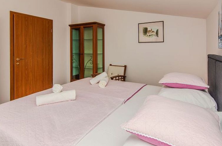Vakantiehuis Rustical Villa VERDE with pool