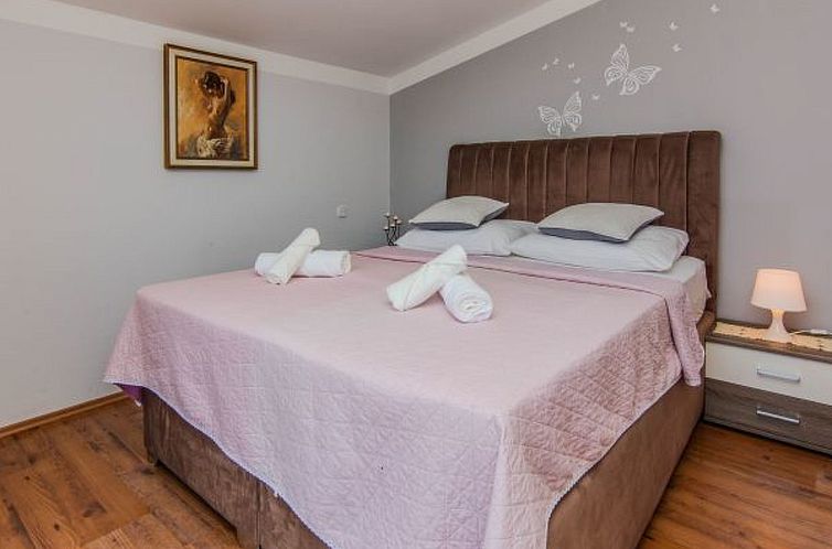 Vakantiehuis Rustical Villa VERDE with pool