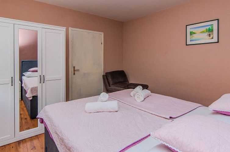 Vakantiehuis Rustical Villa VERDE with pool