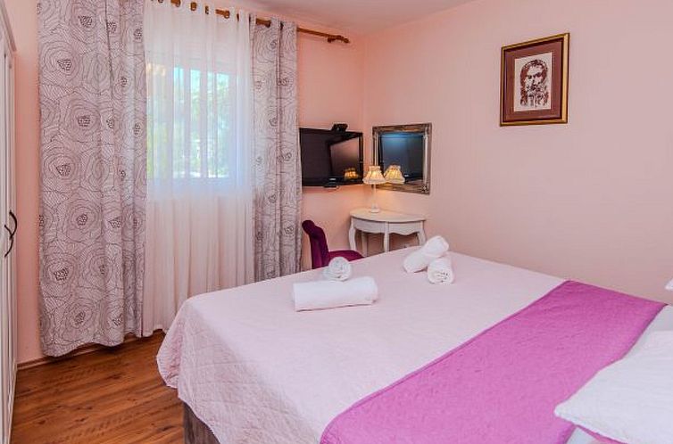 Vakantiehuis Rustical Villa VERDE with pool