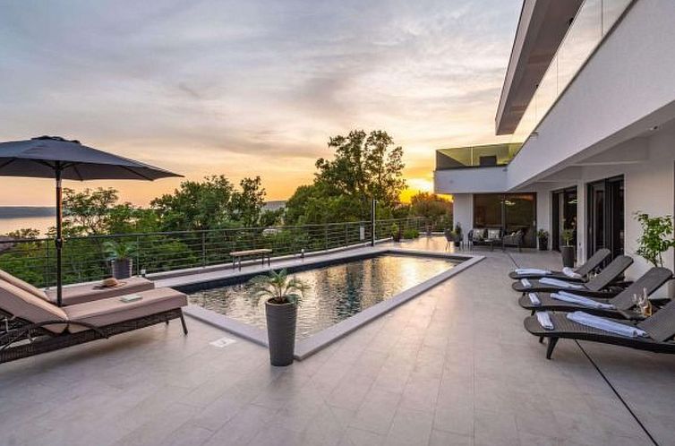 Vakantiehuis Villa Royal Hill with pool
