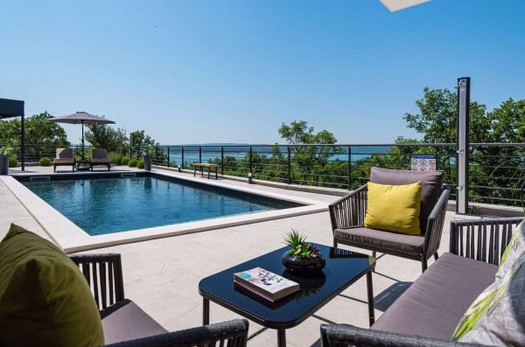 Vakantiehuis Villa Royal Hill with pool