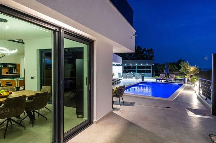 Vakantiehuis Villa Royal Hill with pool