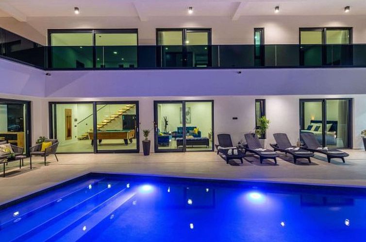 Vakantiehuis Villa Royal Hill with pool