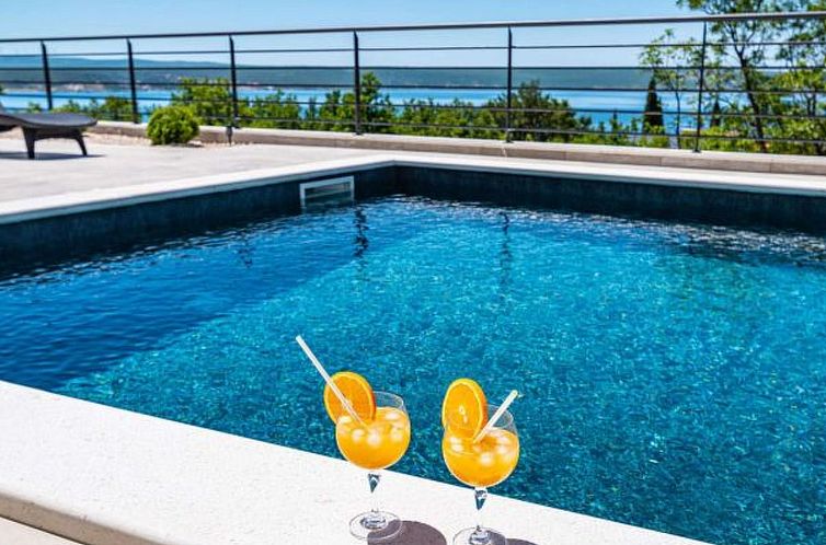 Vakantiehuis Villa Royal Hill with pool