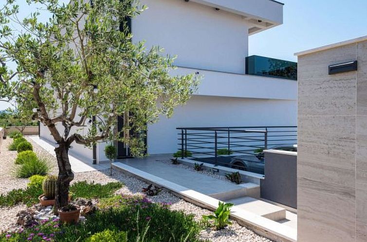 Vakantiehuis Villa Royal Hill with pool