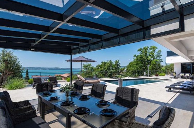 Vakantiehuis Villa Royal Hill with pool