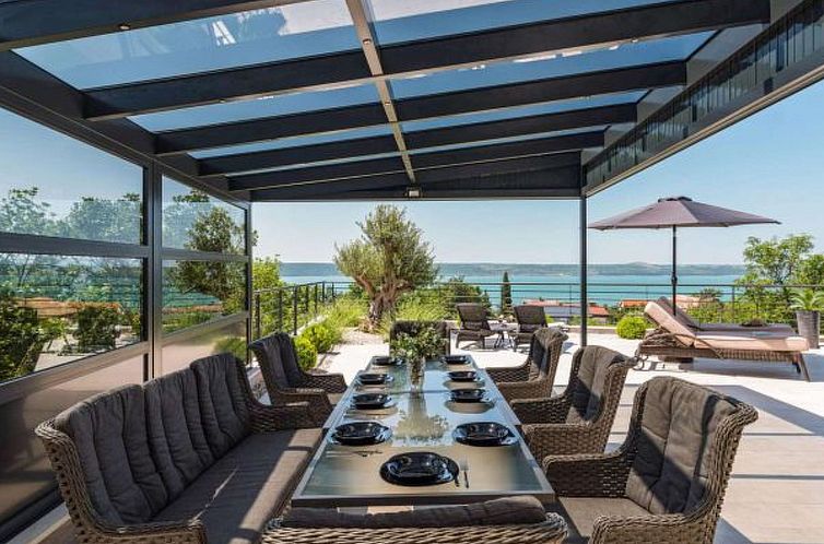 Vakantiehuis Villa Royal Hill with pool