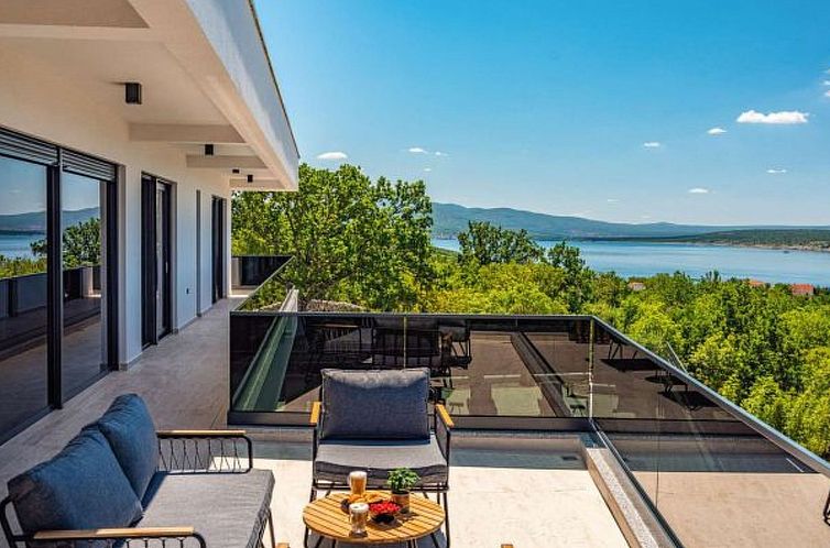 Vakantiehuis Villa Royal Hill with pool