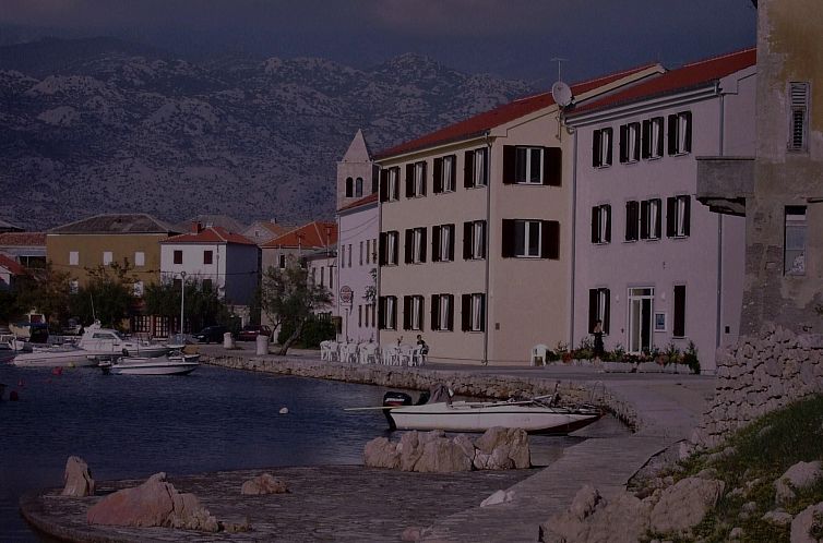 Appartement mit Meerblick in Vinjerac