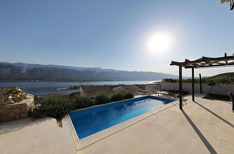 Vakantiehuis Mediterrane Villa, Pool, Panoramablick aufs Mee