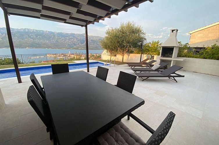 Vakantiehuis Mediterrane Villa, Pool, Panoramablick aufs Mee