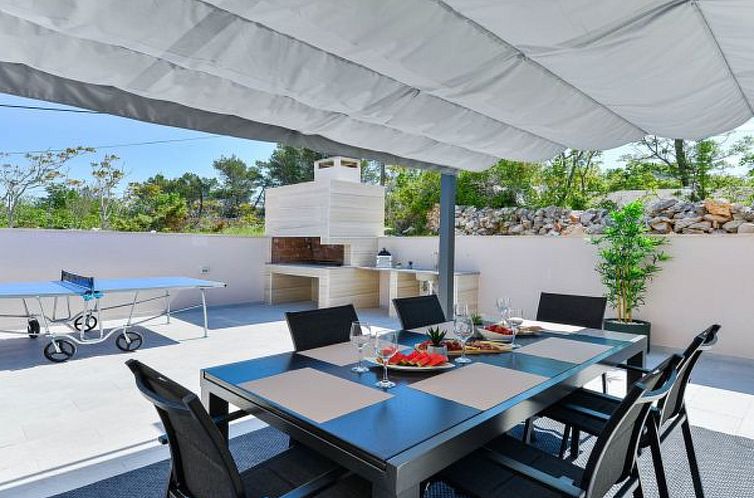 Vakantiehuis Villa Zariva with pool and panoramic mountain a