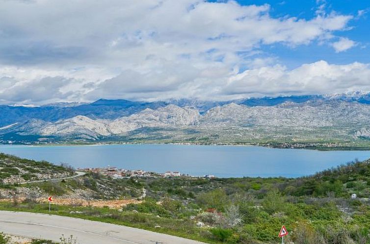 Vakantiehuis Villa Zariva with pool and panoramic mountain a