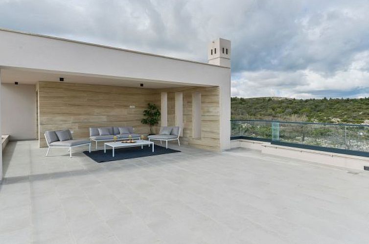 Vakantiehuis Villa Zariva with pool and panoramic mountain a