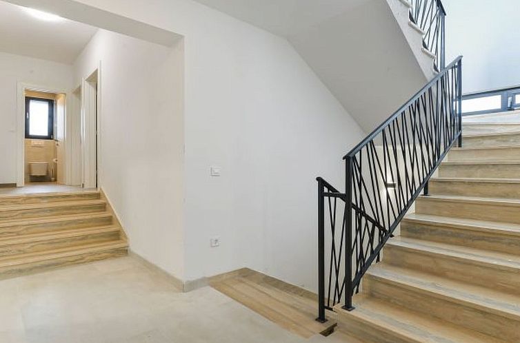 Vakantiehuis Villa Zariva with pool and panoramic mountain a