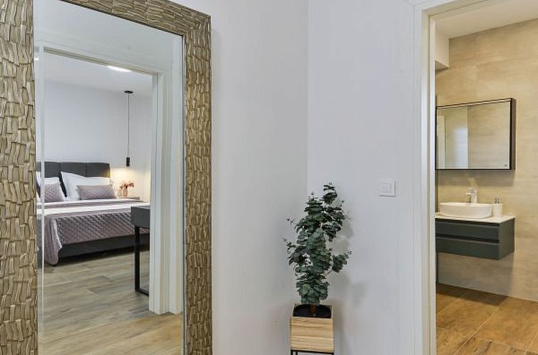 Vakantiehuis Villa Zariva with pool and panoramic mountain a