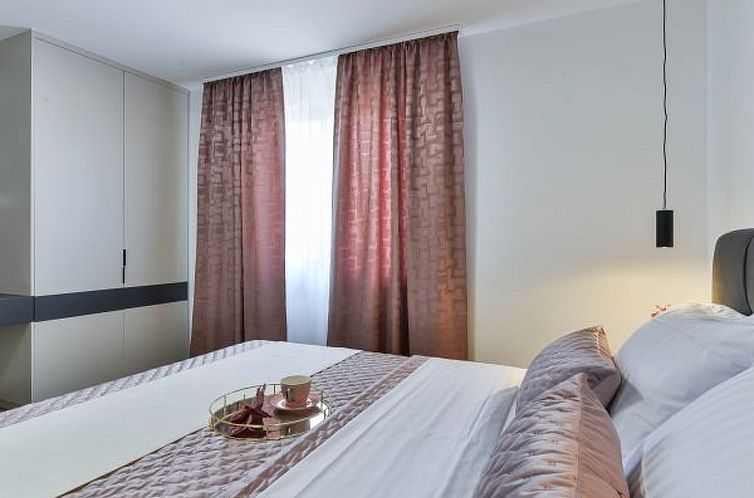 Vakantiehuis Villa Zariva with pool and panoramic mountain a