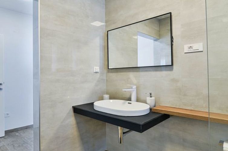 Vakantiehuis Villa Zariva with pool and panoramic mountain a