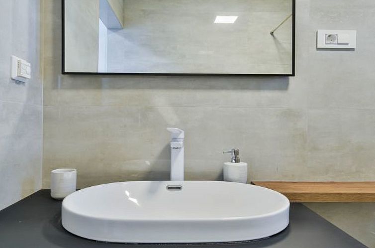 Vakantiehuis Villa Zariva with pool and panoramic mountain a