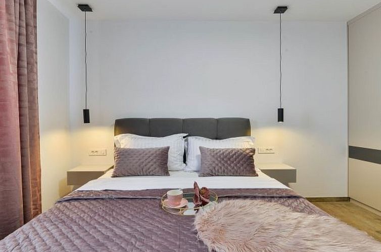 Vakantiehuis Villa Zariva with pool and panoramic mountain a