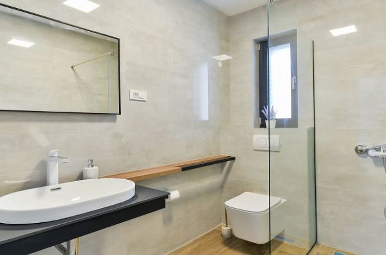 Vakantiehuis Villa Zariva with pool and panoramic mountain a