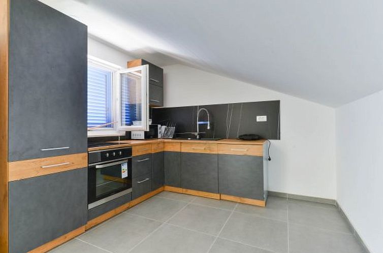 Vakantiehuis Villa RE with heated pool and spa