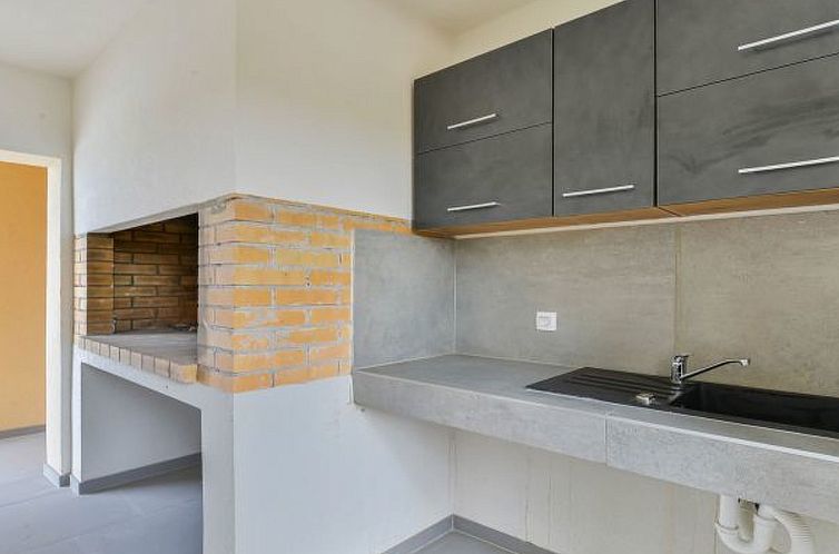 Vakantiehuis Villa RE with heated pool and spa
