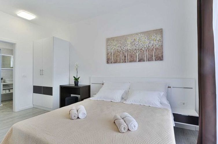 Vakantiehuis Stone Villa Banovi with heated pool