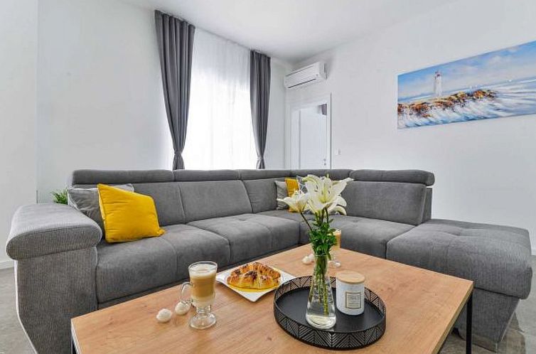 Vakantiehuis Stone Villa Banovi with heated pool