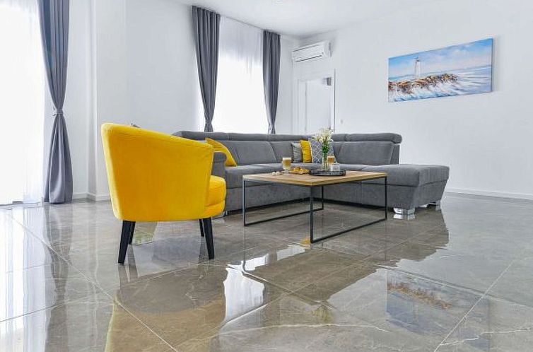 Vakantiehuis Stone Villa Banovi with heated pool