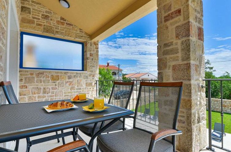 Vakantiehuis Stone Villa Banovi with heated pool