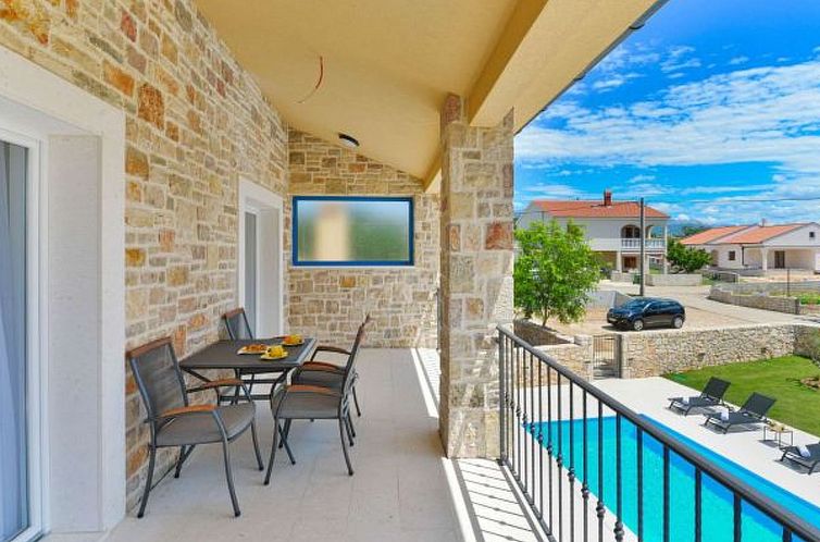 Vakantiehuis Stone Villa Banovi with heated pool