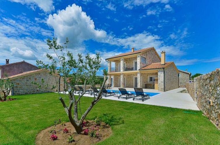 Vakantiehuis Stone Villa Banovi with heated pool